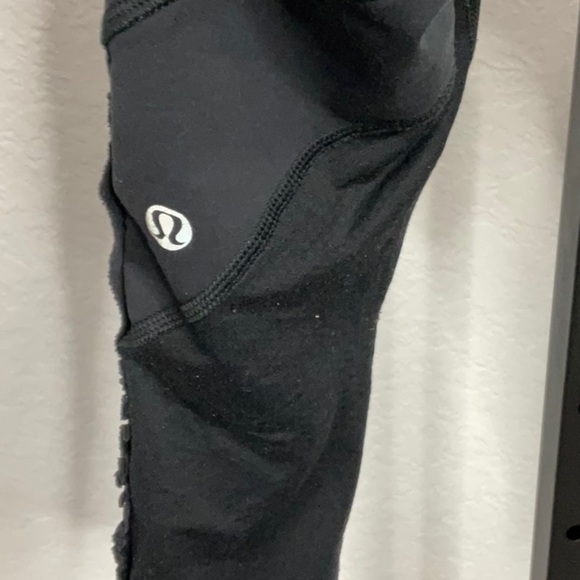 368- LuluLemon EUC Black Leggings size 4, Measuring Inseam 22”Rise 7”Waist 26” - Picture 3 of 6